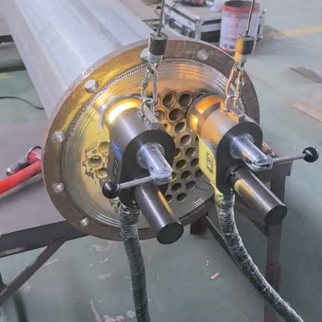 M&aacute;quina de soldadura de tubo cerrado a placa tubular por autofusi&oacute;n AT40